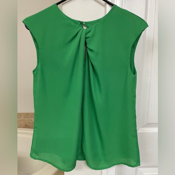 West K Tops - West K: XS Green Sleeveless Keyhole Twist Front